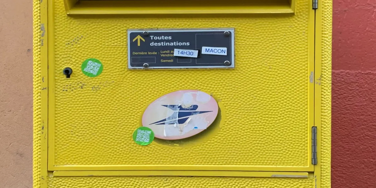Boîte aux lettres de La Poste, où le bulletin municipal est distribué