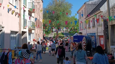 Rue fermée à la circulation pour une fête de quartier
